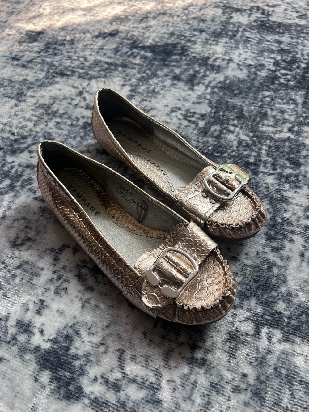 Rampage Women's Metallic Rose Gold Moccasin Flats with Buckle